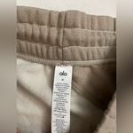 Alo Yoga NWOT Make Waves Sweatpants Ivory Bone Gravel Colors Size M Photo 8