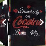 Omighty somebody on cocaine loves me tee Photo 2