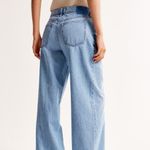 Abercrombie & Fitch Abercombie & Fitch Ultra Loose Low Rise Jeans Light Blue Wash 10 / 30" Long Photo 1