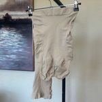 SKIMS  Seamless right leg exposed Sculpt Solution Short Size M NWOB Photo 6