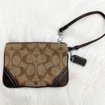 Coach brown logo print wristlet Photo 3