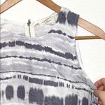 Everly by Francescas Gray And White Zip Up Tank Photo 3