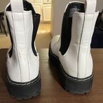 Sincerely Jules Slip On Hippie Chelsea white Boots women’s size 8.5M Genuine Leather  man made sole Photo 2