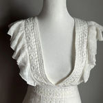 Edite Mode ELEGANT WHITE LACE RUFFLE DEEP V Photo 6