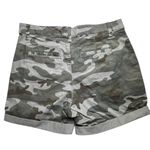 Gap Camo Print Style Rolled Up Chino Shorts
Sz 6 NWT Photo 13
