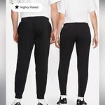 Nike Women’s Black Sportswear Club Fleece Size Medium Photo 2