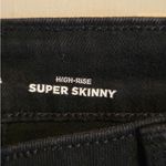 Old Navy  High-Rise Super Skinny Jeans - Black Photo 9