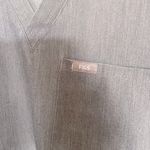 FIGS  Charcoal Gray V-Neck Scrub Set Top XS Jogger S Photo 2