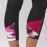 Lululemon Pace Rival Crop
Black / Pigment Wind Berry Rumble Multi / Berry Rumble Photo 1