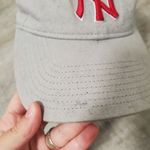 MLB New Era Women New York Yankees Gray and Pink Adjustable Cap 9/Twenty Photo 4