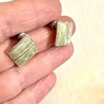 Silver tone and green post earrings Photo 7