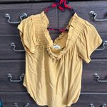 Active USA Off the shoulder top Photo 0