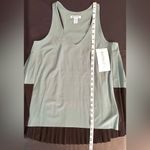 Athleta NWT  Swing Forward Pleated Tank Photo 3