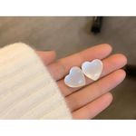 Boutique NEW Large Acrylic Heart Stud Earrings Pearl White Minimalist Elegant‎ 1.6cm Photo 6