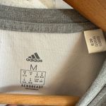 Adidas Women’s  Aeroready gray athletic stretch crew neck t-shirt Medium Photo 2