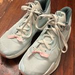 Nike Green Basketball Shoes Photo 2