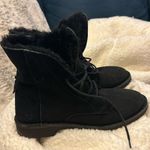 UGG  Quincy Boots size 7 tags removed inside Shoe in good to excellent condition Photo 1