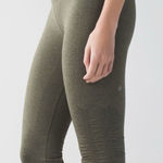 Lululemon  Olive Green High Rise Crop Leggings Ruched Bottoms Athleisure‎ Photo 0
