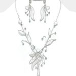 🦋NWOT Gorgeous Silver Flower Crystal Set Photo 8