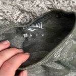 Everlast  green camo set leggings and long sleeve size small Photo 4