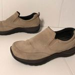 L.L.Bean suede slip on comfort moss shoe women size 8 W Photo 1