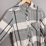 Universal Threads Universal Thread Button-Up Shirt Top Rayon Plaid Long Sleeves Women Gray Medium Photo 6