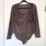 American Eagle Velvet Bodysuit Top Size Large‎ Scoop Neck Long Sleeve Brown Photo 1