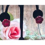 None Beautiful Vintage Gold Tone Red Flower Screw Back Clip On Earrings Photo 1