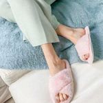 Splendid Sleep Blush Pink Fuzzy Criss Cross Slippers soft comfort Size M/L Photo 0