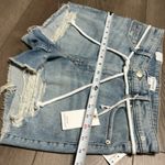 Good American  Petite Girlfriend‎ Mid Rise Relaxed Distressed Jean Shorts Blue 27 Photo 6