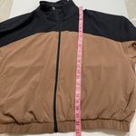 Beyond Yoga  Women’s XL Colorblock Windbreaker Jacket | Brown Black Zip Up Athlet Photo 4