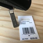 Michael Kors Wallet Photo 3