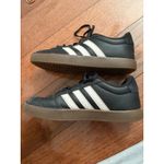 Adidas  V3 Court 3 Womens Black White Gum Sole Low Top Sneakers Shoes Size 6 Photo 3