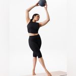 Athleta  Black Transcend Rib Crop Legging in Size Medium Tall Photo 1