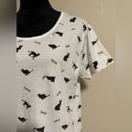 EUC Chip Clip Black and White Kitty Graphic Casual Tee size large Photo 2