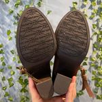 Daisy Fuentes brown boots Photo 2