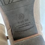 Blondo Waterproof Suede Ankle Boots Side Zip Block Heel Taupe Women's 7M Photo 7