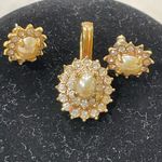Roma  Gold tones and pearl gemstone pendant and earrings Photo 0