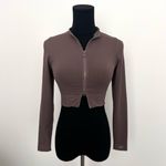 Set Active Ribbed Long Sleeve Crop with Double Zipper in Color Pepper & Size XS Photo 5