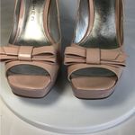 Marc Fisher Women Patent Leather Pale Pink Open Toe Pumps bow front Sz.6.5 GUC Photo 3