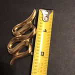 Wavy ribbon zigzag golden tone brooch pin​ Photo 3