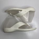 Minnetonka Size 8 Sandals Painted Poppy Thong Flip Flops White Cushioned Women’s Photo 2