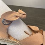 Frye NWOT  & Co Evie 2 Band Suede Leather Sandals Beachy Tan Womens Size 11 Photo 2