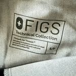 FIGS  Technical Collection Scrub Pants in Gray Size Small Photo 5