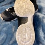 Nike Women’s 8.5  Volleyball Shoes Photo 2