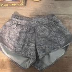 Lululemon Hotty Hot Short 2.5” Photo 0