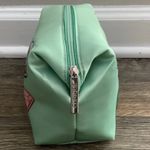 Clinique  Green Satin Makeup Cosmetic Bag Pink Diamond Graphic Zip Retro Look. Photo 3