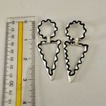 Black and white statement earrings Photo 7