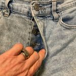 Nicole Miller  Nomad Super High Rise Relaxed Straight Size 12 Raw Hem Light Wash Photo 4