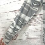 Alternative Women’s Slouchy Grey Camo Pullover Top, EUC, Size Small, MSRP $69 Photo 7